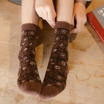 Nove ženske čarape Jeseni Prosječna Slušalica Retro korejski Japanski Stil Moda Visoke Kvalitete Elastični Kaki Bež Dug Sokken Meias